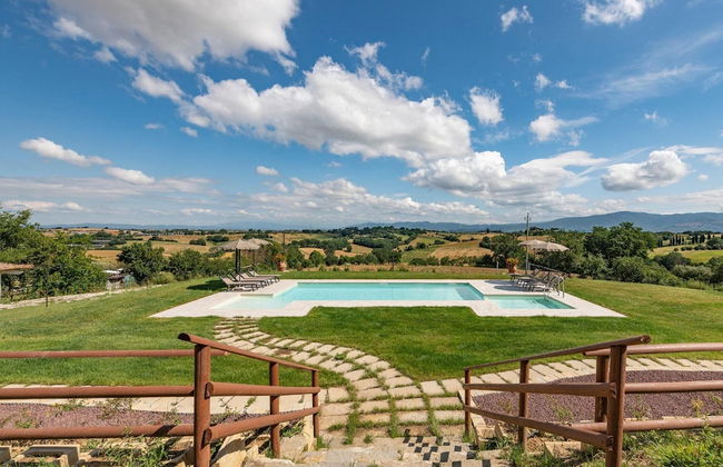 Farmhouse in Tuscany With Pool and Hill Views - Photo 11