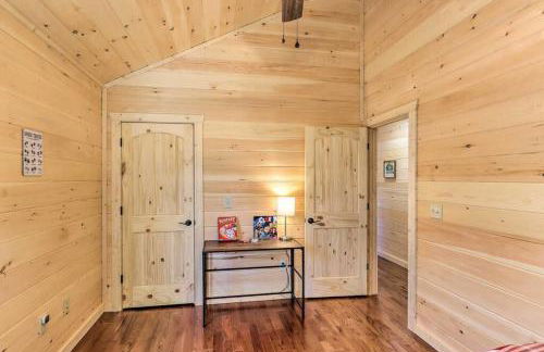 New Serene, Fun & Comfy Cabin- Covered Deck, Grill, Arcade - Foto 24