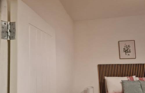 Ground Floor Maisonette Near St James St Overground Station - Foto 12