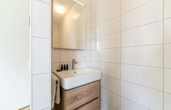 Luxe Stay With Sauna & Garden - Photo 15