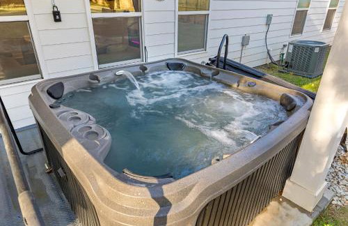 Charming Escape with Hot Tub & Fire Pit Winter Haven! - Foto 47