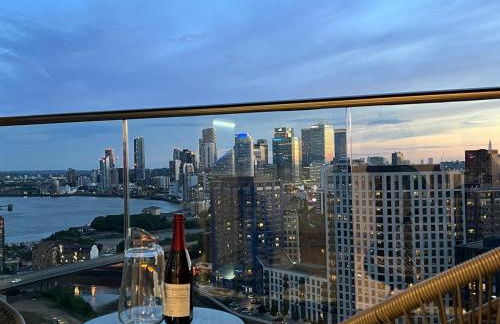 Penthouse with O2 Arena View, Free Parking & Portable AC - Foto 1