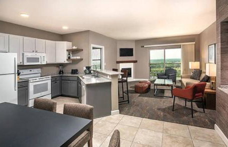 Enjoy the scenery of Lake Marble Falls in 2BD resort condo with family - Photo 20