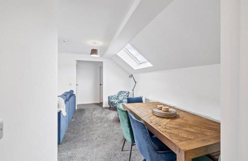 Prime Central Living 5-Bedroom 3-Bath Spacious House - Photo 8