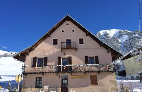 appartement gentiane 4personnes dans gite "la maison d'augustin" classé 3 étoiles,la tour,73530 st jean d'arves - Foto 3