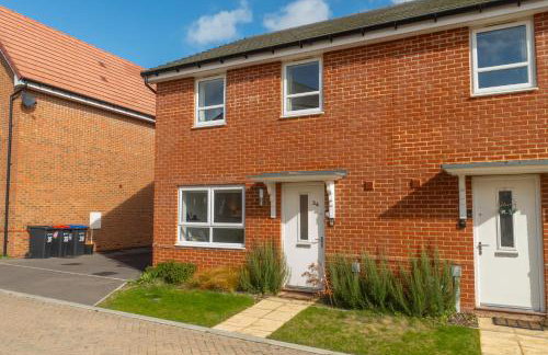 Modern Spacious 3 Bedroom House in Canterbury with En Suite and Free Parking Perfect for Contractors & Families - Photo 42