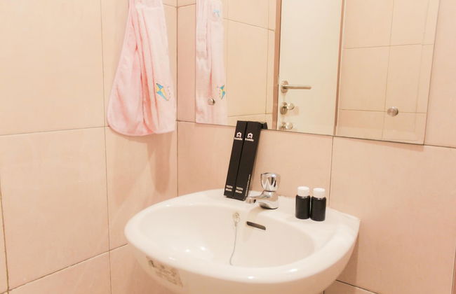 Homey and Cozy Living Studio at Margonda Residence 2 Apartment - Photo 5