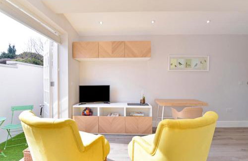 1 bedroom flat in centre of Odiham- free parking - Photo 6