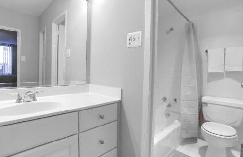 This Apt is Perfect For Business Trips or a Relaxing Vacation - Photo 32