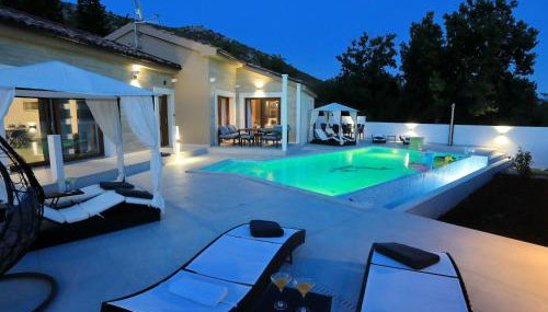 Villa in Starigrad With Heated Pool - Foto 2