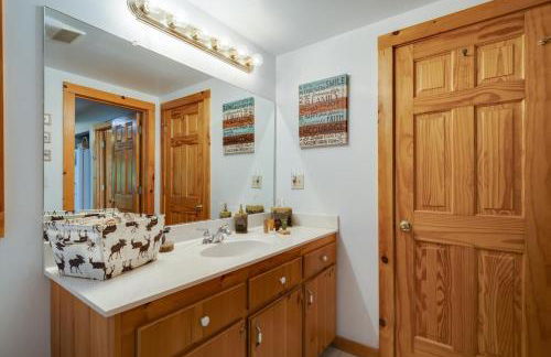 Boujee Bear Lodge - A Peaceful Cabin in the Woods - Photo 23