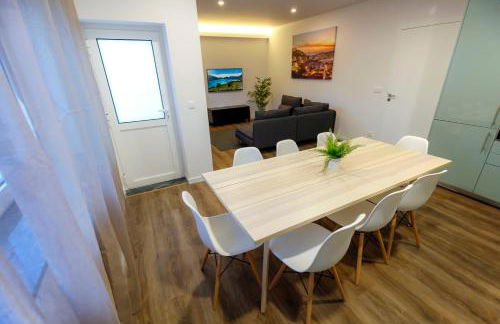 Cozy Apartment With Garden - Photo 17