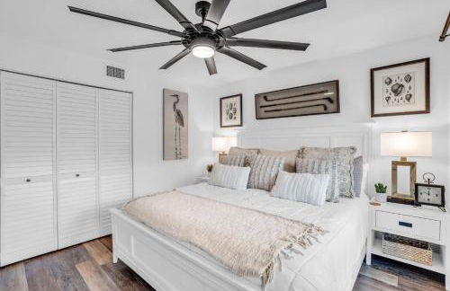 Designer Furnished and Views - Photo 4