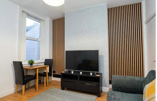Comfy 4 Bed House near Notts City Centre - FREE Parking - Foto 67
