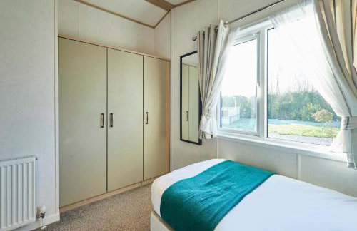 Hedgerow Lodge with Hot Tub - Foto 12