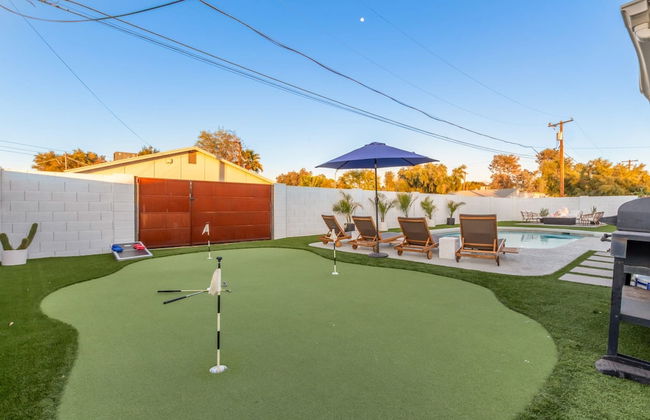 The Melrose ASU Pool Workspace Firepit - Photo 4