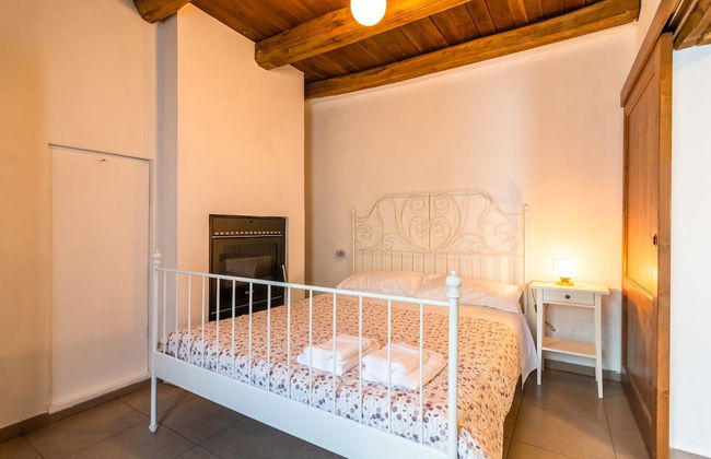 Pretty Farmhouse With Pool - Photo 7