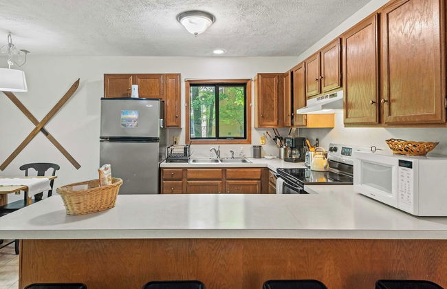 Hygge Home by Avantstay Deck for Outdoor Living, Fire Pit, Game Table - Photo 11