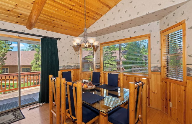 Teakwood Cozy Wood Cabin with Fireplace - Photo 18