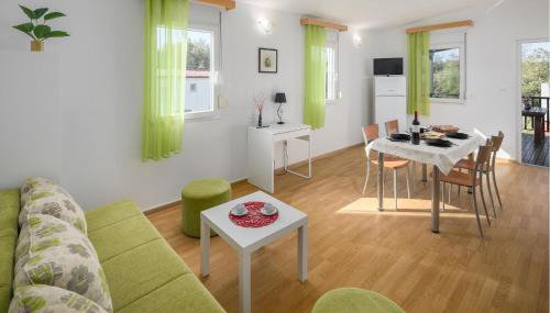 Awesome Home In Tinjan - Foto 3