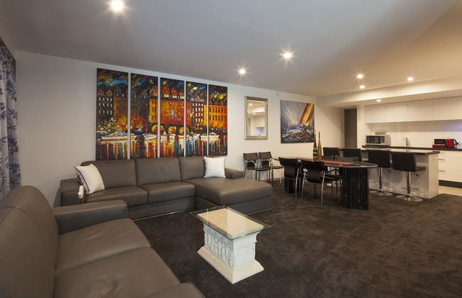 22 Hallenstein Apartments by Staysouth - Photo 29