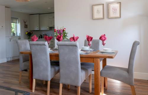 The Stables Stylish cottage with hot tub and parking - Pass the Keys - Photo 11