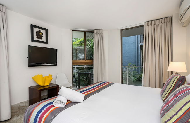 Bayview Beachfront Apartments, in town right on the beach - Foto 3