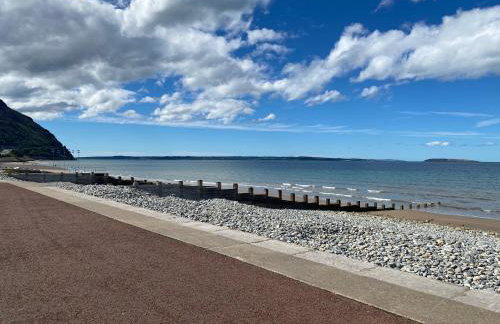 Lovely New 2 Bedroom Condo with Stunning Seaviews - Foto 13