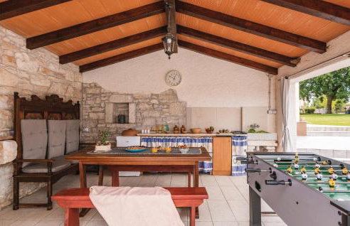 Beautiful Apartment In Hrboki With Wifi - Photo 17