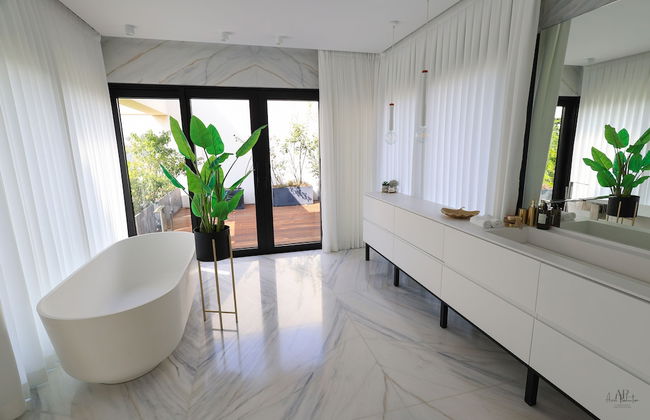 Luxurious Coastal Villa w Pool & Garden - Foto 51