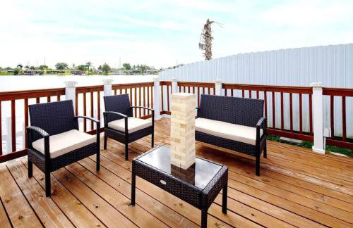 Stunning Lake-Front Villa with Pool & Spa - Foto 21