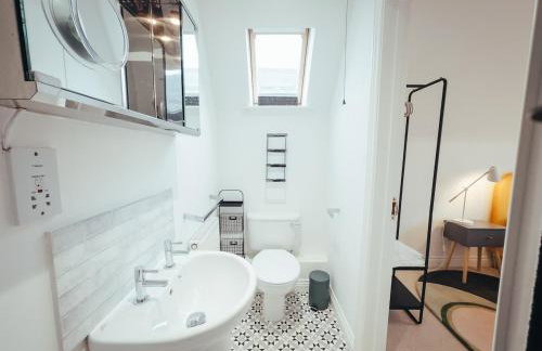 5 Bed Family Home- Free Parking - Foto 19