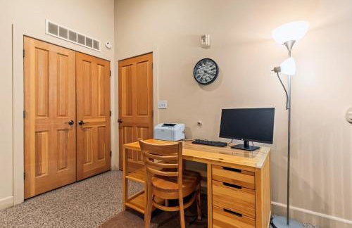 KBM Resorts Crestview Condos Spacious condo near Olympic Park with gas fireplace year-round pool hot tub city wide shuttle access. CVC-308B - Foto 38