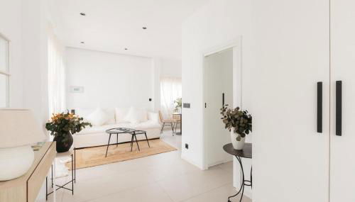 Spacious villa with private pool & garden for 4 - Photo 5