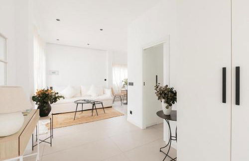 Spacious villa with private pool & garden for 4 - Photo 5