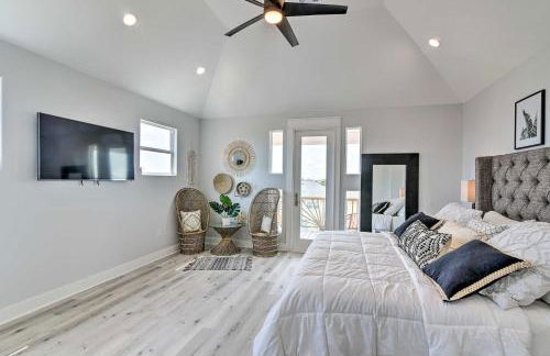 Walk to Crystal Beach Chic Family Retreat with Deck - Foto 13