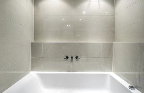 Point View - Award Winning Apartments with Private Hot Tub & Parking - Foto 14