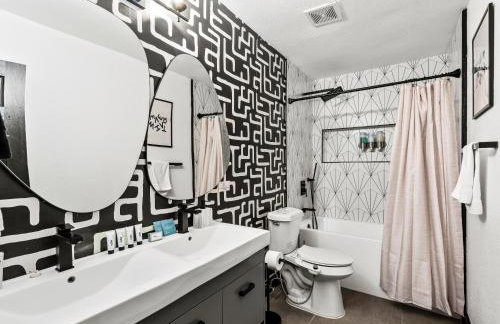 Stunning Carrollton Castle with 4 Bedrooms + Pool + Media Room - Foto 22