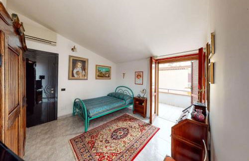 Villa con piscina e giardino a due passi dal mare. - Foto 13