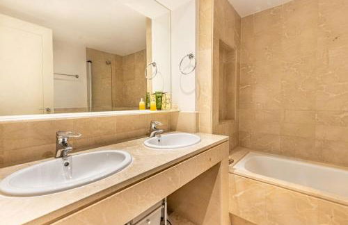 Beautiful penthouse overlooking marina channels - Foto 14