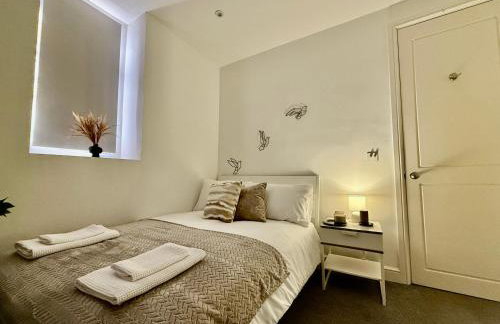 Superb Duplex in North London with reserved parking - Photo 49