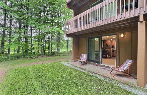 CozyDen - AC, Grill, Bike to Mountain, Porch! - Foto 9