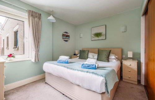 Dolphin Hideaway- Poole Quay Apartment with Parking - Photo 4