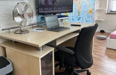 Zimmer HomeOffice Küche WLAN TV mit Terrasse&Grill +Fahrrad - Foto 2