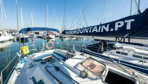Sleep aboard a beautiful sailboat in Lisbon - Marina Parque das Nações - Foto 2