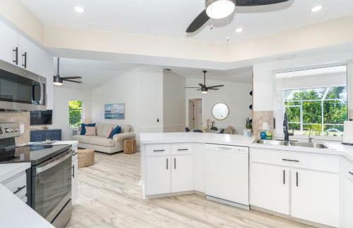 Beautiful Spacious Home! Close to Beaches - HEATED Private Pool - Foto 20