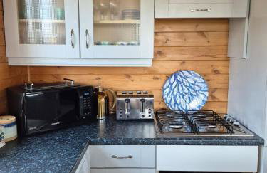 3-Bed Ocean View Lodge - Parking & Terrace - Photo 17