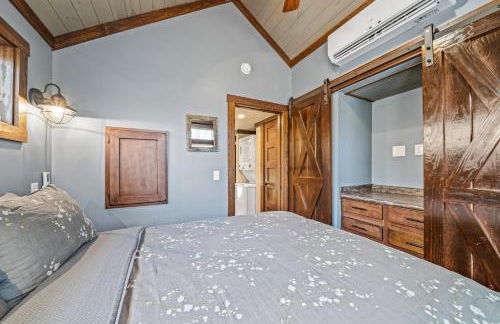 River Cabin - Fire Pit, Kayaks, Games, Dog Park - Foto 24