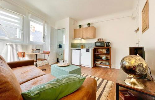 Le Mans - Au Calme - Stationnement Facile - Proche Centre Ville et Gare - Foto 2