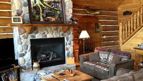 English Lake Escape -Custom Waterfront Log Cabin in Chequamegon National Forest - Foto 2
